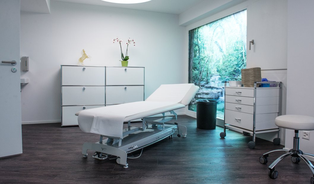 Hautzentrum_Burgdorf_Patientenzimmer_2.jpg