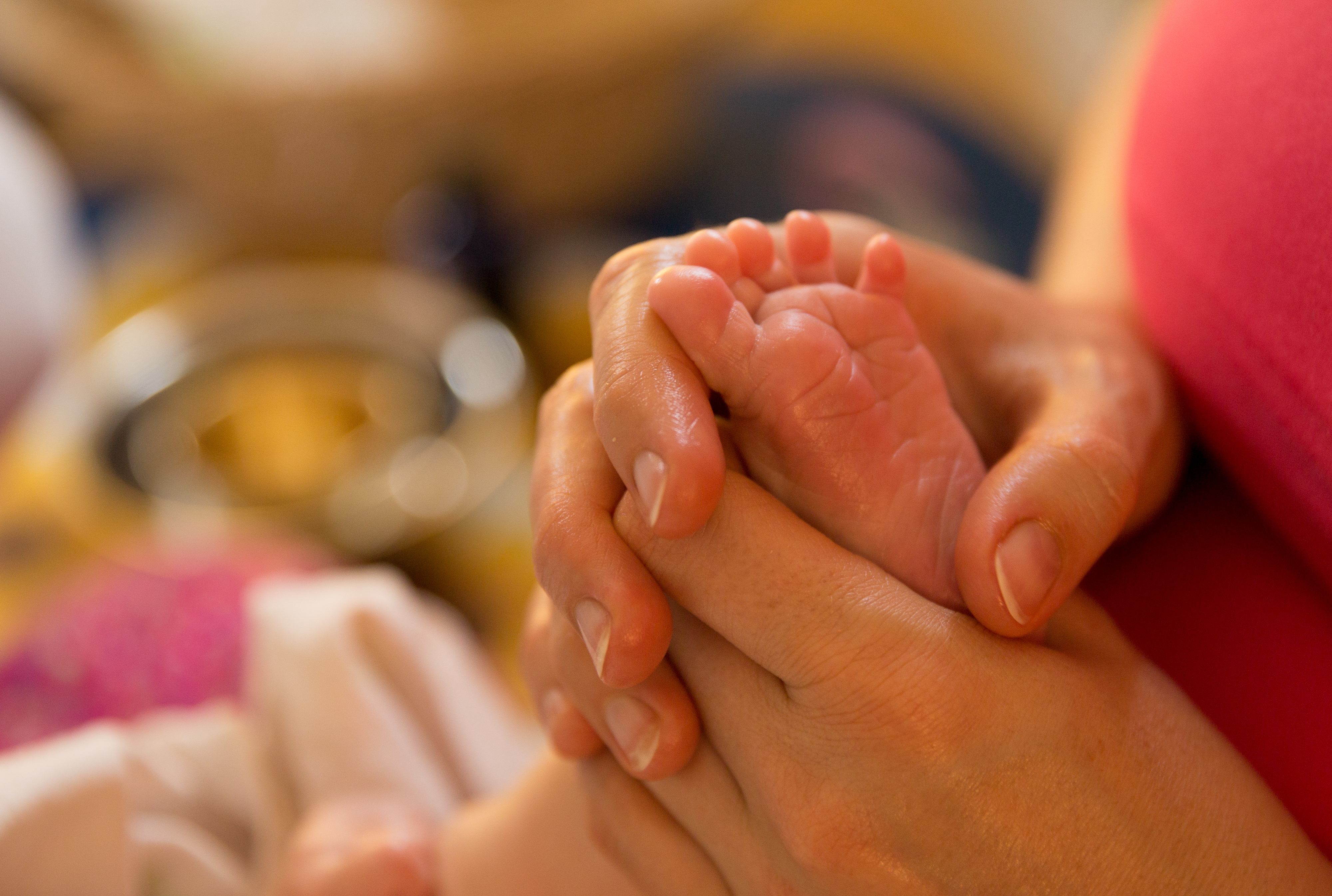 Babymassage-Newar-Tradition-Fussmassage.jpg