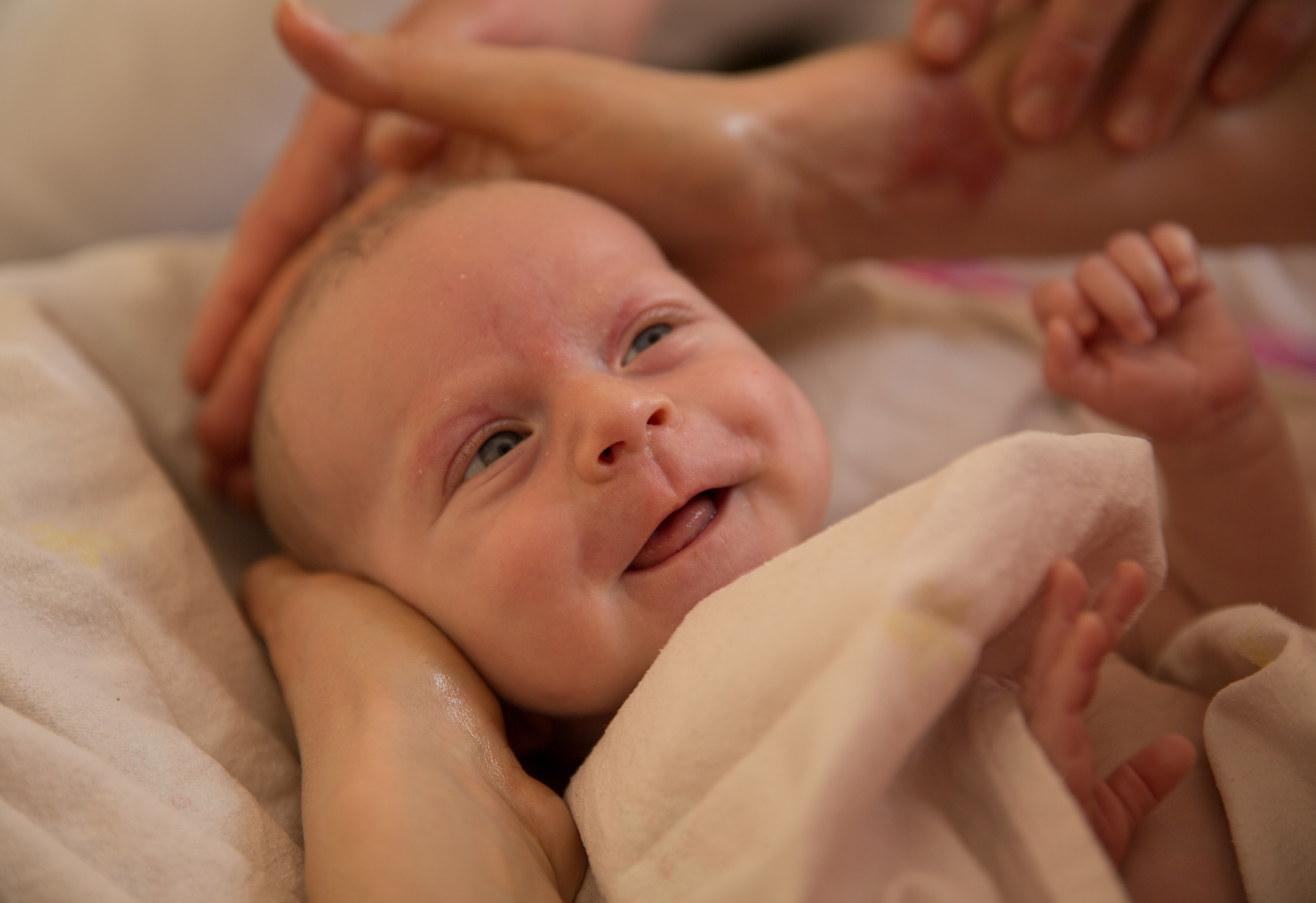 Babymassage-Newar-Tradition-Kopfmassage.jpg