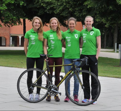 v.l.: Julia Jungblut, Laura Lindemann, Lisa Tertsch - weitere Teammitglieder: Suse Werner, Sophie Schumann, Leah Lassche