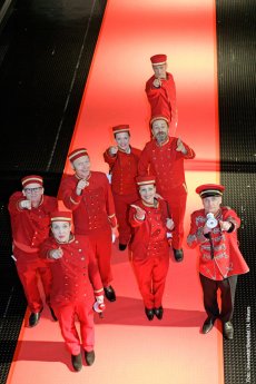 Roter Teppich mit Hotelpagen DIE PAGEN von EventComedy sind auf dem roten Teppich Zuhause.
