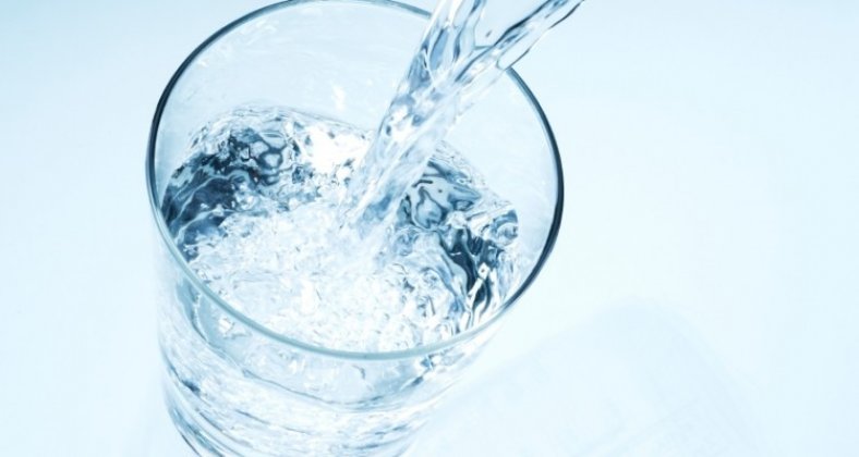 Glutenfreie-Ernaehrungspyramide-Wasser_2.jpg