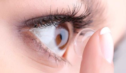 Kontaktlinsen mit Bloesser Optik