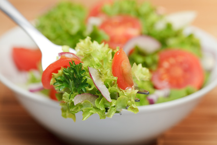 Salatschüssel Salatschüssel mit grünem Salat