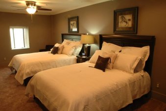9Bedroom1.jpg