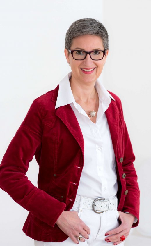 Sabine-Debusmann_Heilpraktiker-Munchen_Lacheln.jpg