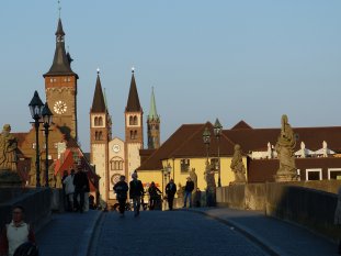 mainbrücke in würzburg