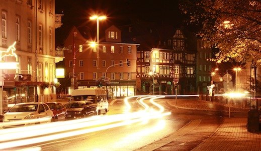 stadt marburg bei nacht