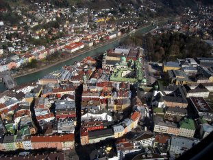 die stadt innsbruck von oben