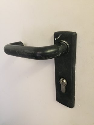 schlüsseldienst memmingen öffnet tür