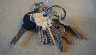 viele verschiedene schlüssel an einem bund