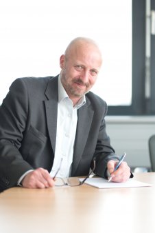 Raimund-Ulmer-Finanzdienst-und-Versicherungsmakler-online-Beratung.jpg