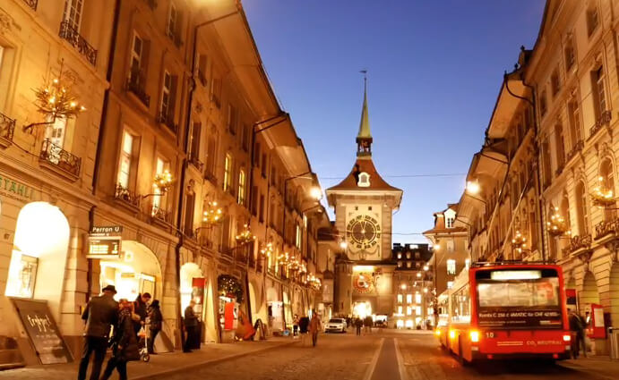 schlüsseldienstexperte bei nacht in bern im einsatz