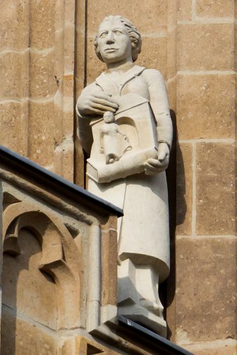 Rathausturmfigur Köln, „Amalie Lauer“, Kalkstein Rathausturmfigur Köln, „Amalie Lauer“, Kalkstein, Foto: © Raimond Spekking CC BY-SA 4.0