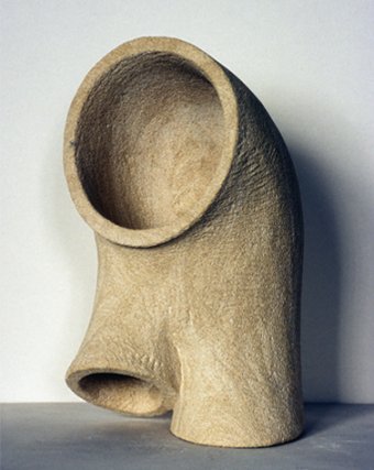 o.T., Kalkstein, 25x16x12cm Skulpturen Ausstellung bei offene Ateliers Köln, hier o.T., aus Kalkstein.