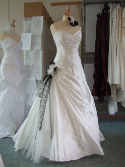 robe-mariee-touche-noir.jpg