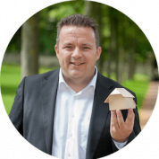 stephan-schenk-portrait-min.png