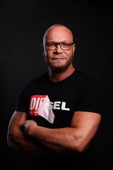 Stefan Wüster Moves You