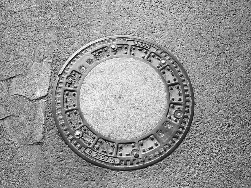 gullideckel_kanal_strae-frankfurter_rohrreinigung-abflussreinigung_frankfurt_3.jpg