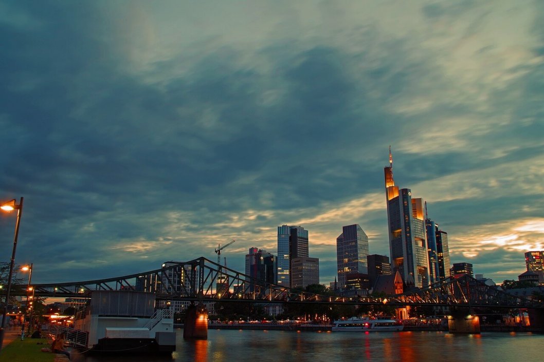 skyscraper_hochhaeuser_frankfurt-rohrreinigung_frankfurt-abflussreinigung_frankfurt_am_main.jpg