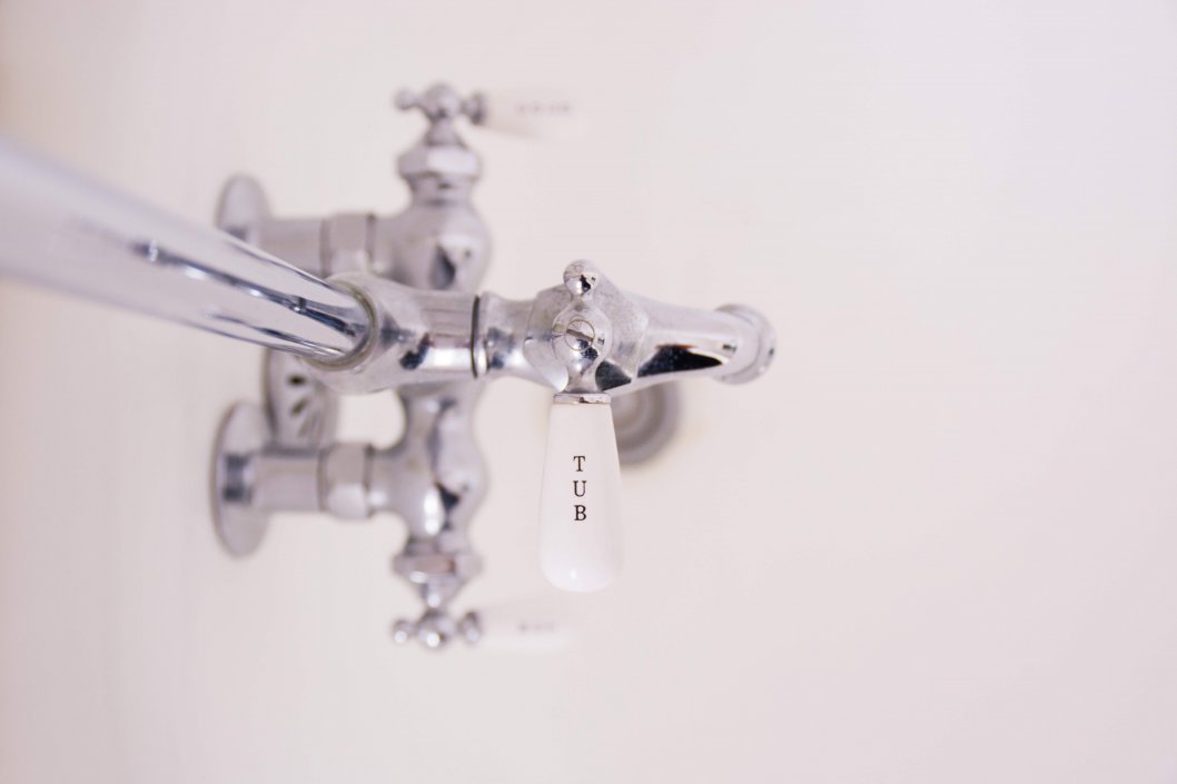 tub_wand-frankfurter_rohrreinigung-wasserhahn-kanalsanierung_frankfurt_3.jpg