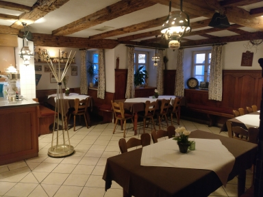 Nebenzimmer_Theke.jpg
