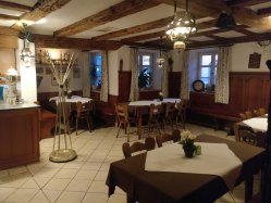 Nebenzimmer_Theke.jpg