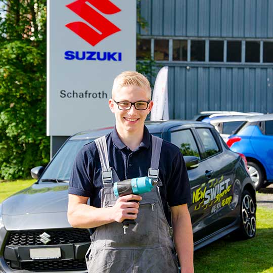 Garage-Schafroth_Teammitglieder_Einzeln_T03.02.jpg
