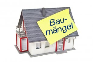 Haus_mit_Zettel_und_Baumaengel_2.jpg