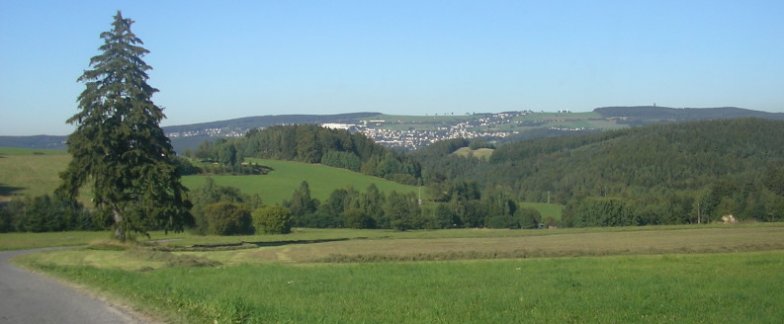 Erzgebirgslandschaft_mit_vielen_Wanderwegen.jpg