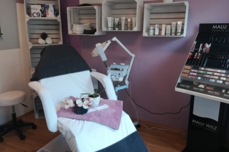 Friseursalon Um Haaresbreite Kosmetik