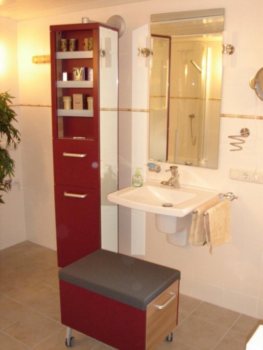 Rollcontainer und Hochschrank von V&B