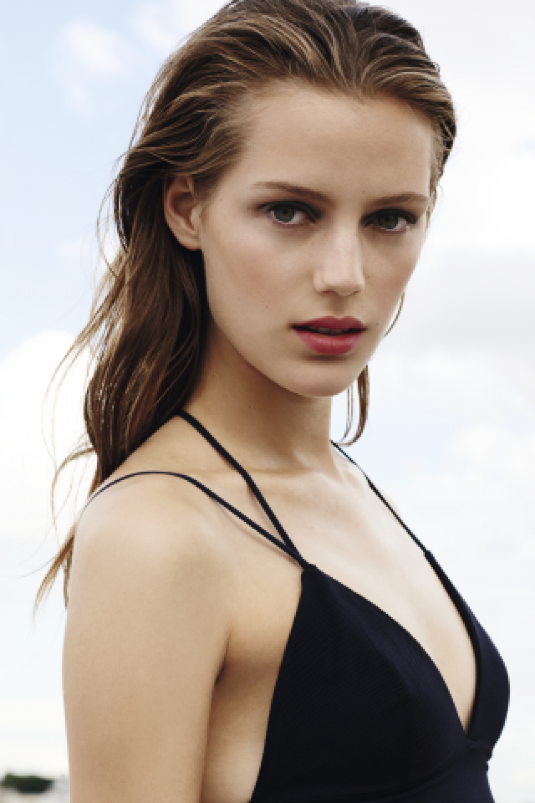 LB_Trend_Collection_SS_2017_Esther_11_12.2016_CMYK_C.png
