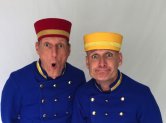 Hotelpagen_Uniform_rot_gelb-blau.jpg