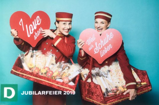 Weibliche PAGEN bei Deichmann 2019 Frauen Pagen Walking Act von EventComedy bei Deichmann 2019